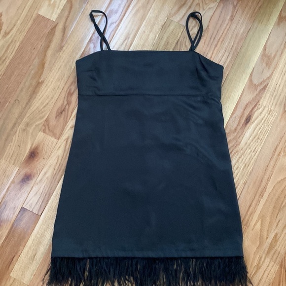 URBAN OUTFITTERS BLACK SATIN MINI DRESS SLEEVELESS FEATHER BOTTOM SIZE MEDIUM - Picture 3 of 7